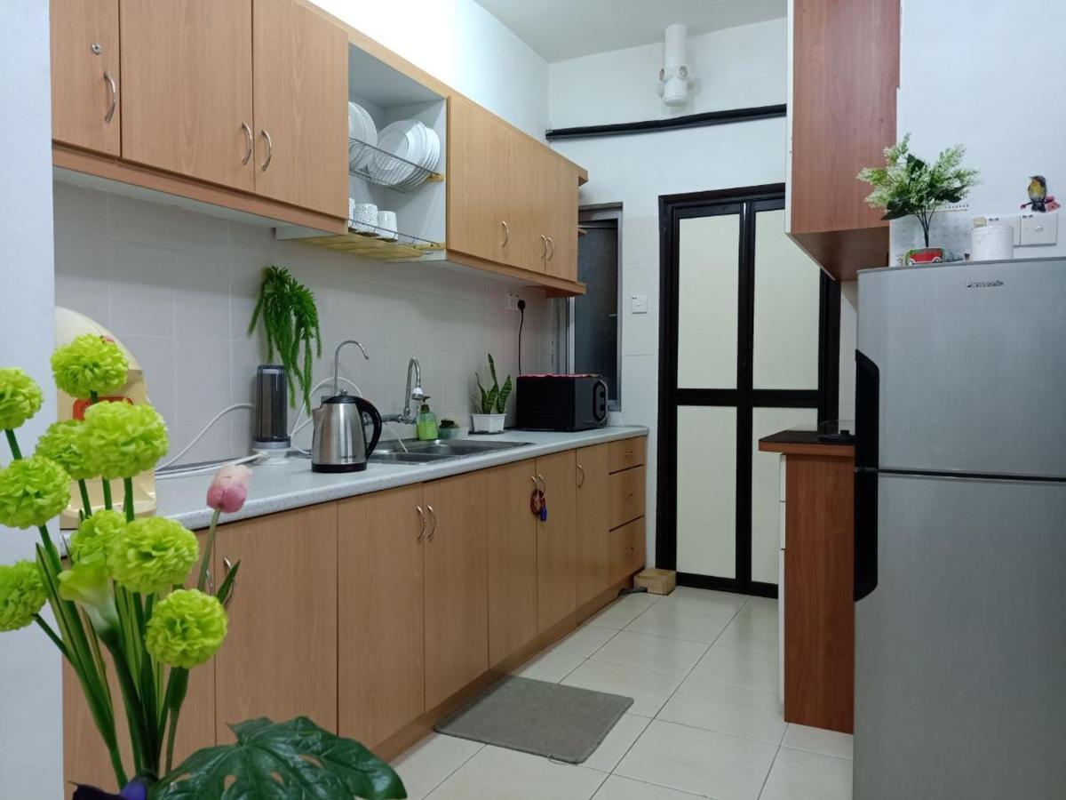 Ken1606 Home - Centre Of Kb, Wifi, 6 To 8 Pax Kota Bahru Luaran gambar